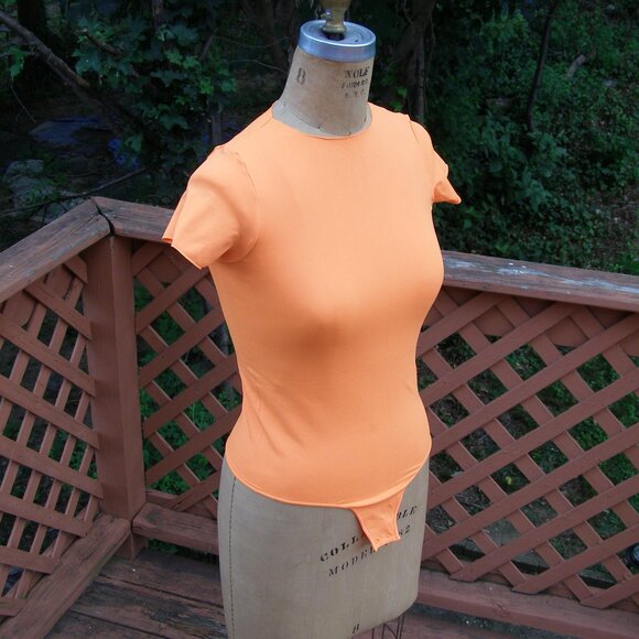 NWT size L SKIMS Essential T-Shirt Bodysuit Orange Highlighter - Picture 2 of 13